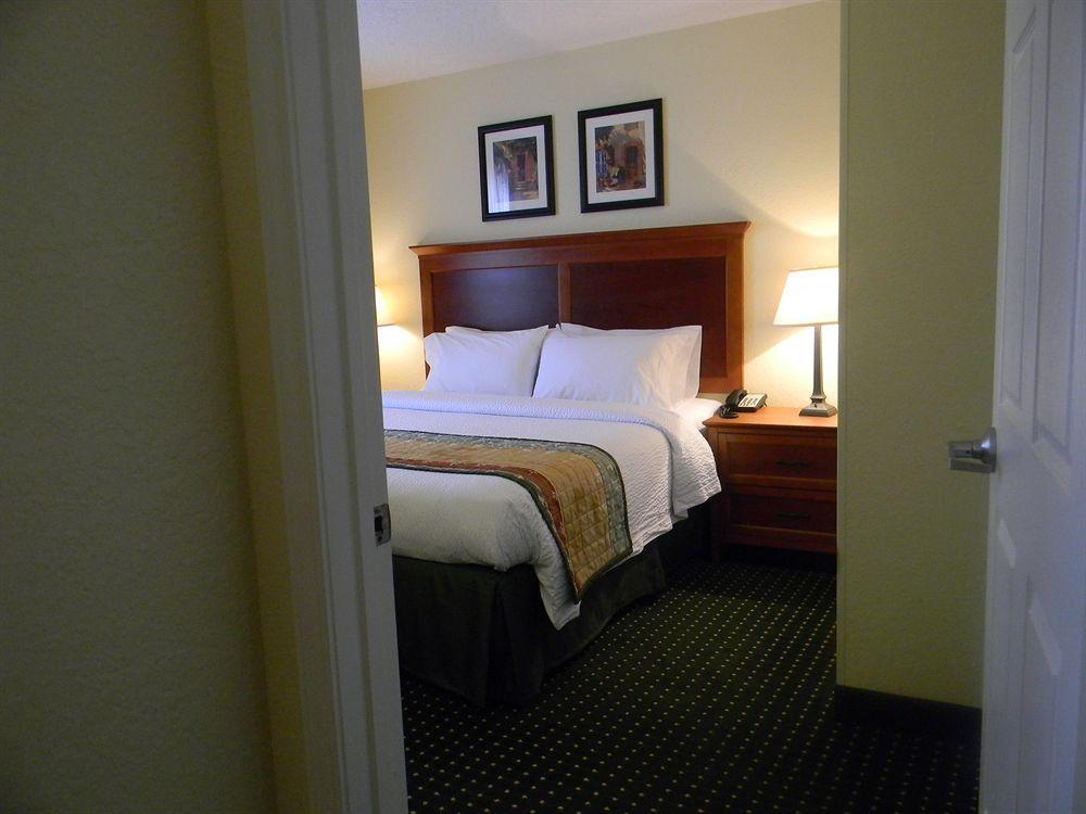Towneplace Suites By Marriott Clinton At Joint Base Andrews Экстерьер фото